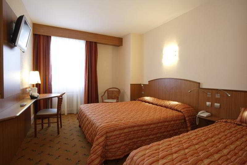 Kyriad Hotel Tours Centre Eksteriør billede