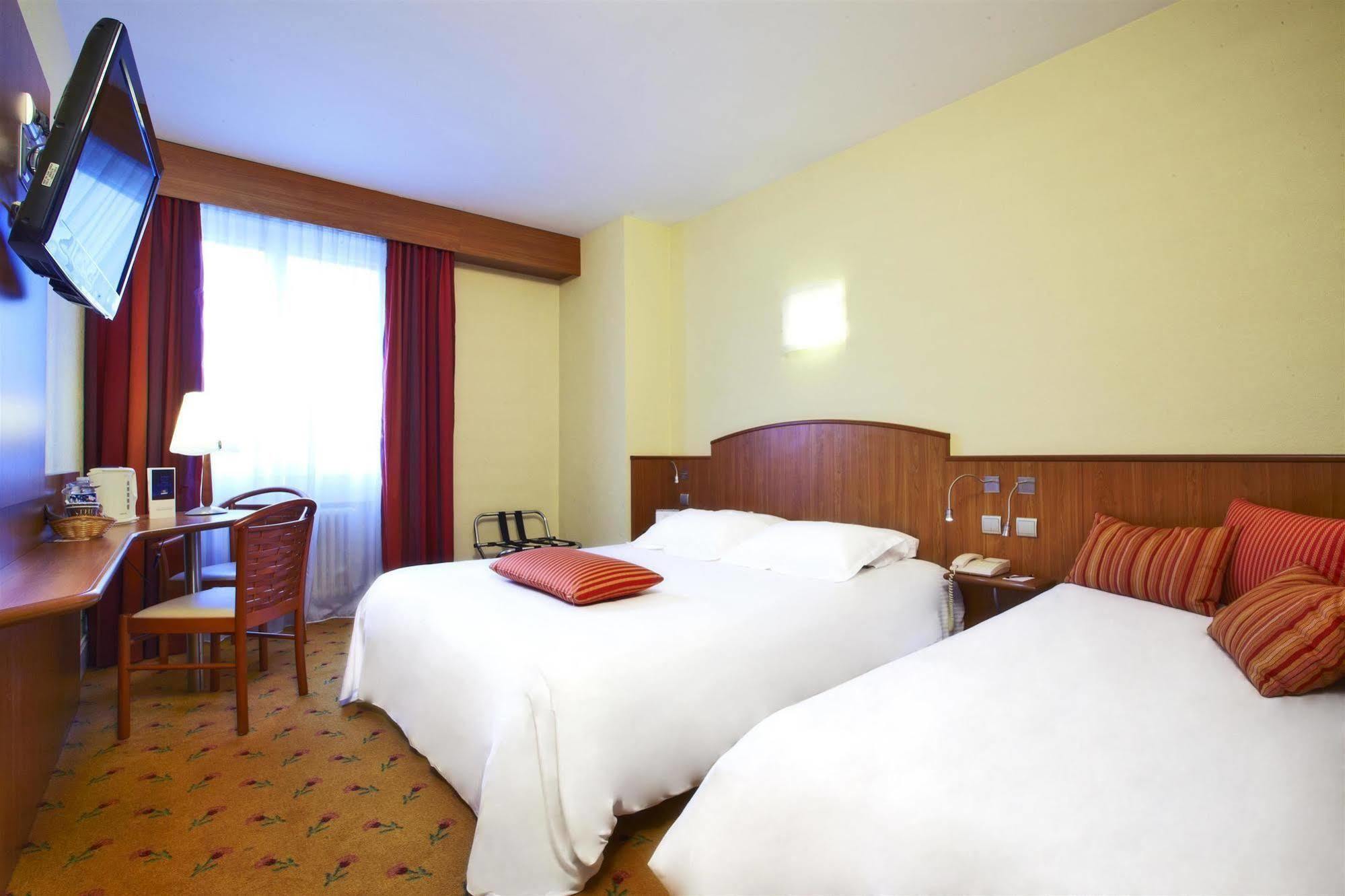 Kyriad Hotel Tours Centre Eksteriør billede